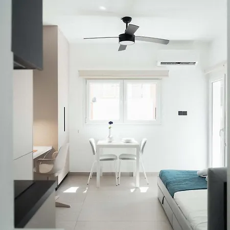Modern 4 Walk To Beach, Shops & Dining By Cyprus Horizons *