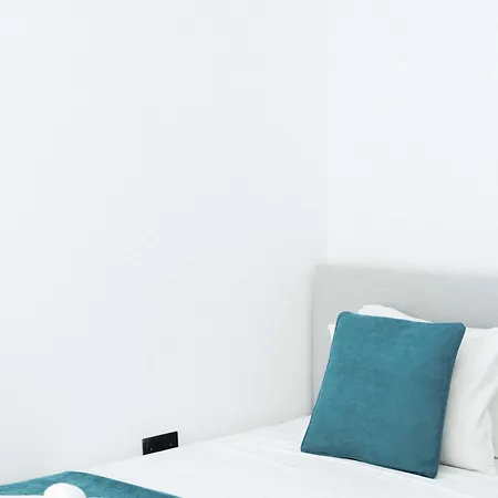 Apartment Modern 4 Walk To Beach, Shops & Dining By Cyprus Horizons *
